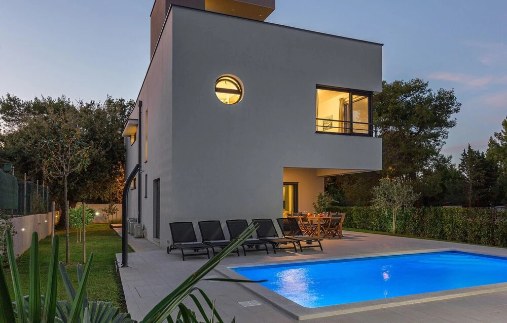 Beautiful Home in Premantura With Wifi and 4 Bedrooms