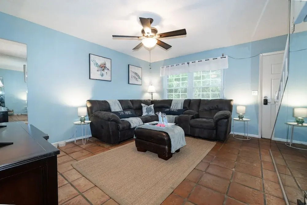 New Smyrna Beach Townhouse/flagler Ave/beach/walk Everywhere and Pet Friendly!
