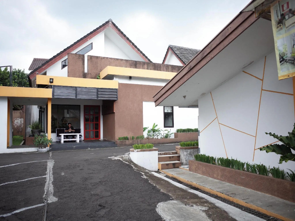 RedDoorz near Taman Kota Lapang Merdeka Sukabumi