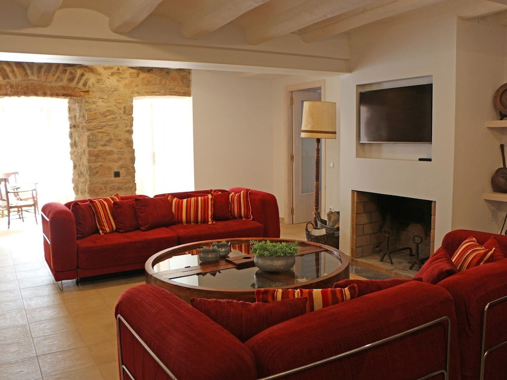 Mansion in Castellnou Near Pedraforca Mountains