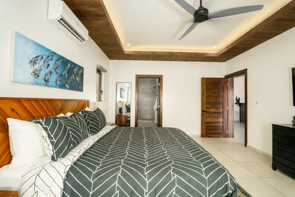 Island Breeze Villa - 5 Bedroom Private Island Villa w Pool