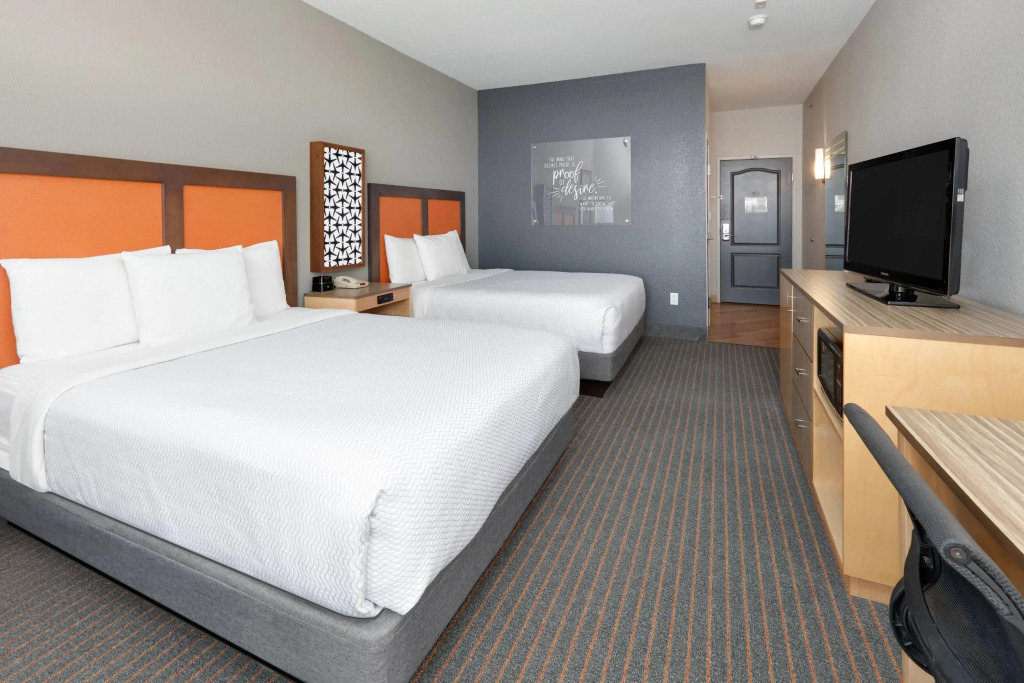 La Quinta by Wyndham Dallas Love Field