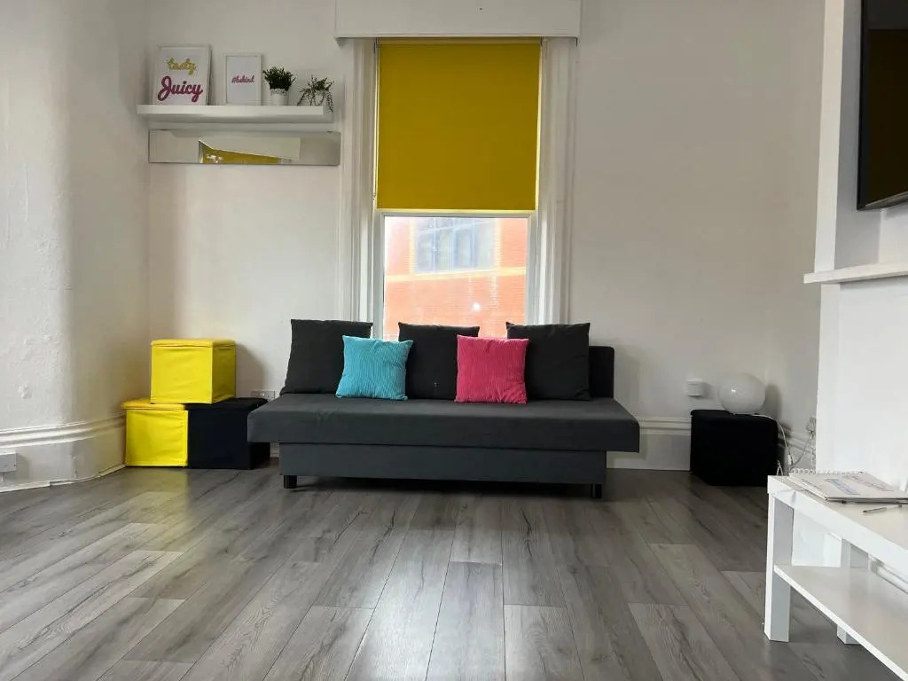 Love Island apartment 5 min walk from Blackpool tower sleeps 12