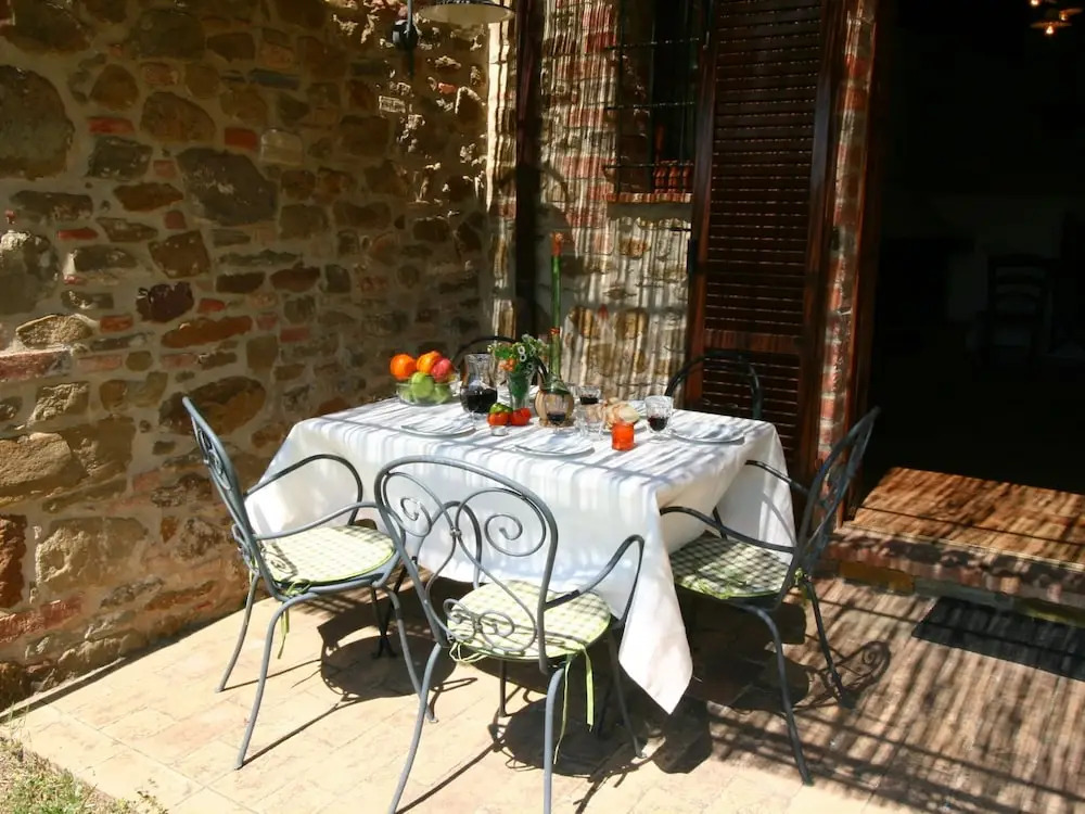 Farmhouse with air conditioning, private terrace and pool