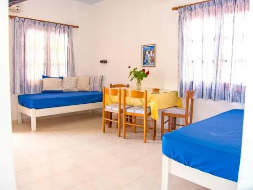 Zorbas Hotel Apartments & Studios