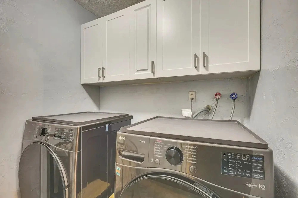Spacious Family Escape w/ Pool in Deerfield Beach
