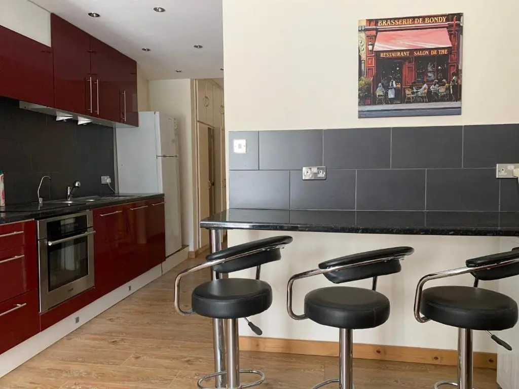 Theodoros Apt.22