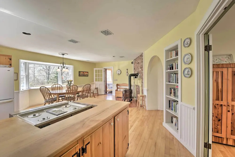 Peaceful Chilmark Farmhouse by Menemsha Beach