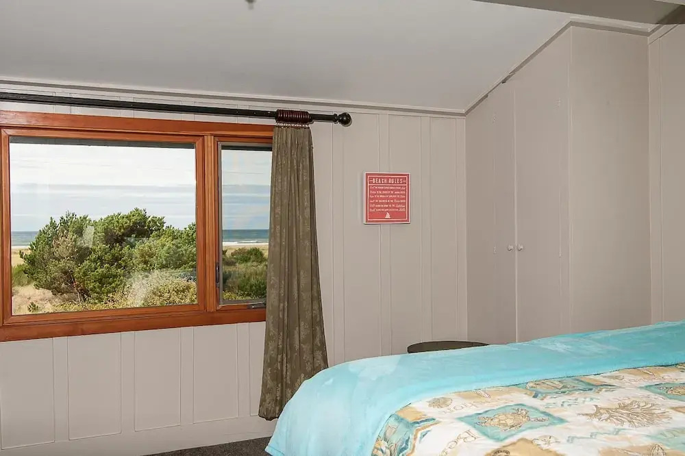 The Tides 4 Br home by RedAwning