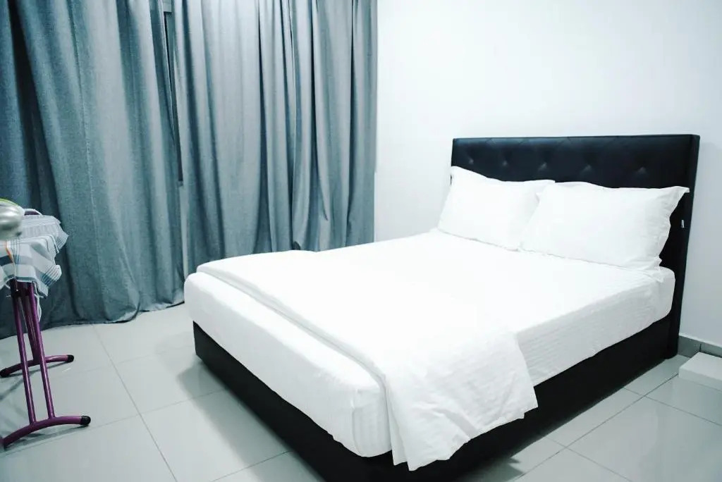 SINGGAH Putrajaya - 3 Bedrooms with Pool and KL View