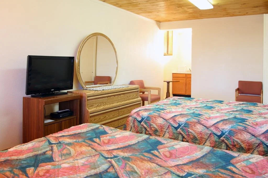 Dove Creek Inn