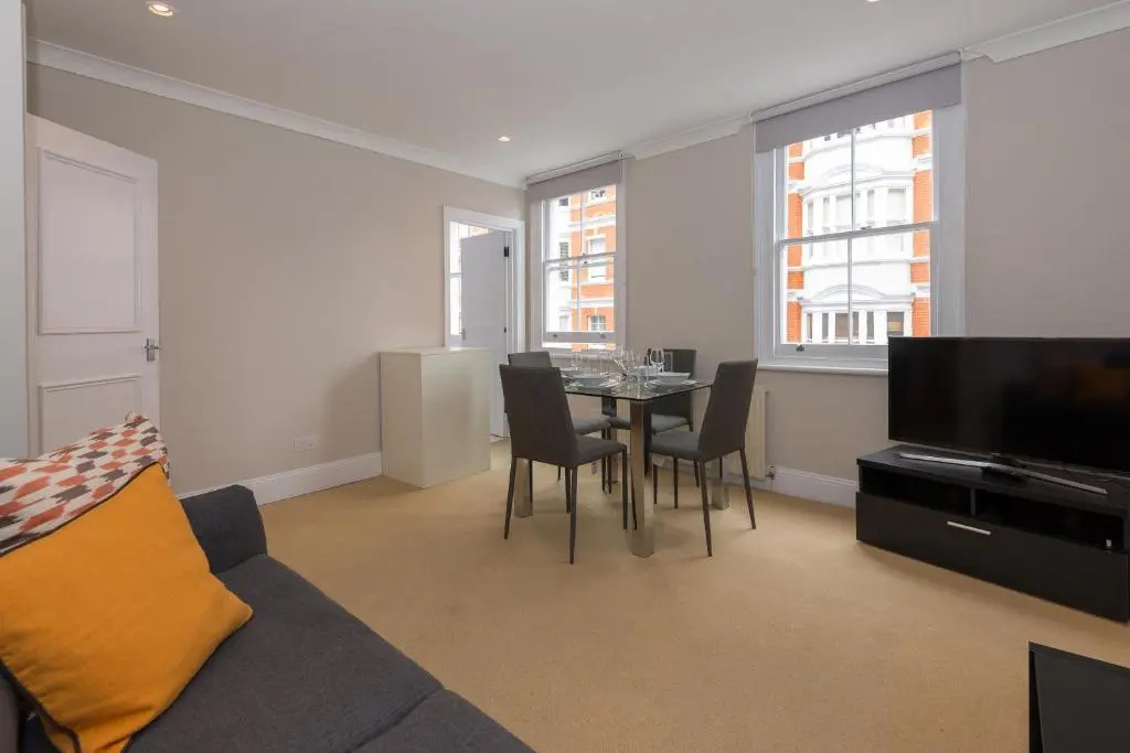 One bedroom High street kensington Apartment