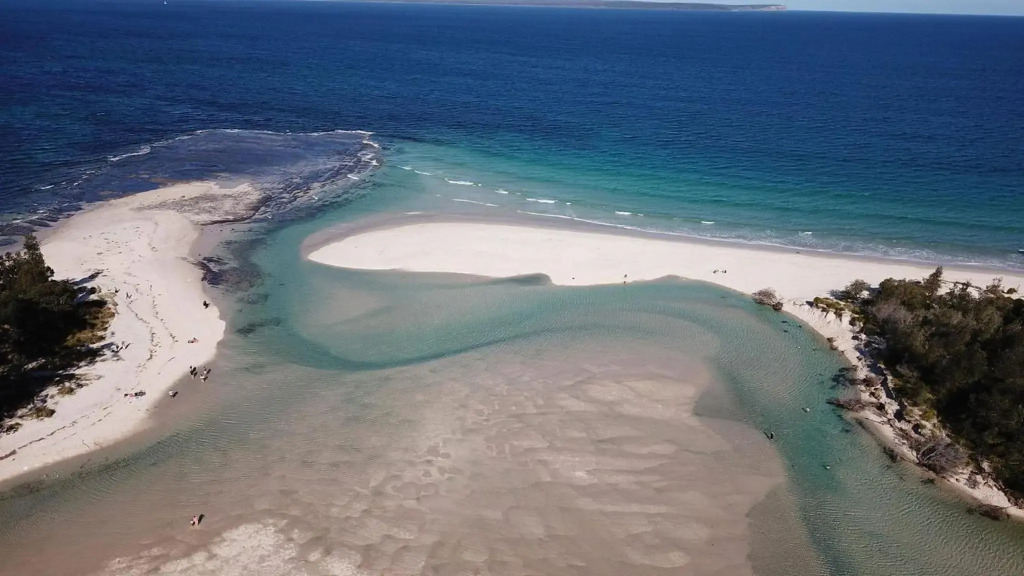 The Husky House 1 bedroom or 2 bedroom or The Husky Studio Suite stayinjervisbay com
