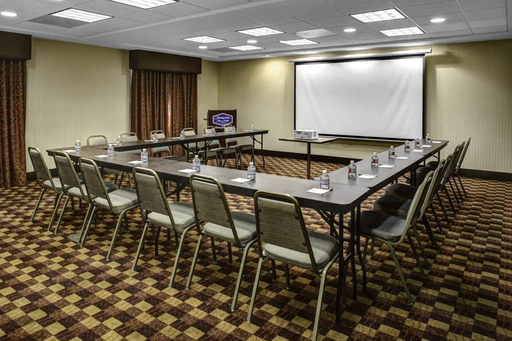 Hampton Inn and Suites Bakersfield / Highway 58