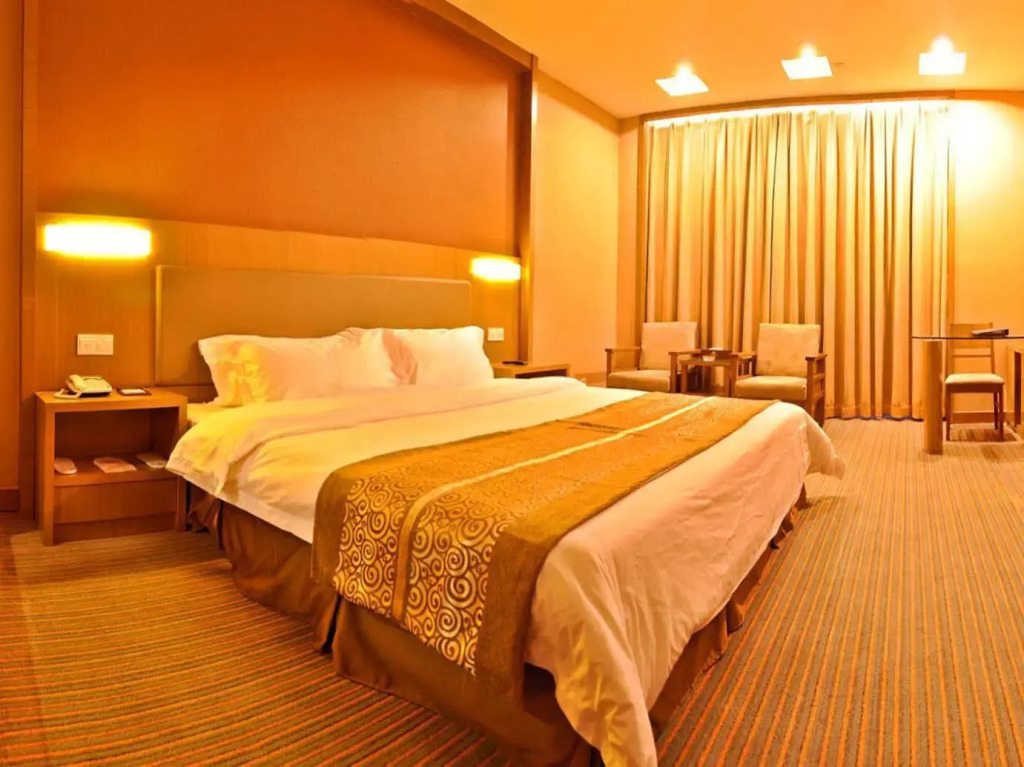 Kinson Hotel