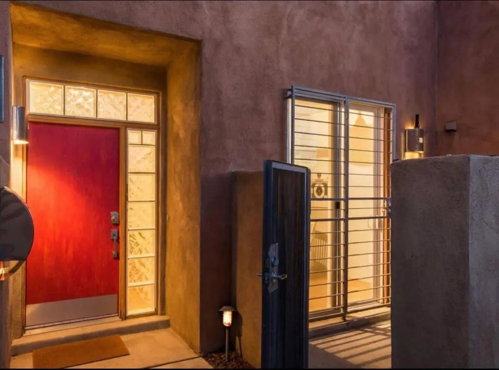 "geisha Home in Hidden Dessert Oasis"