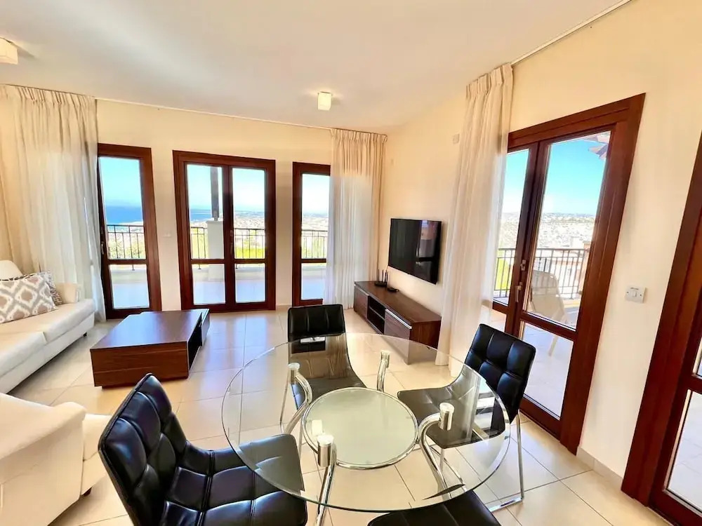 Perfect Getaway for 2 With Shared Pool