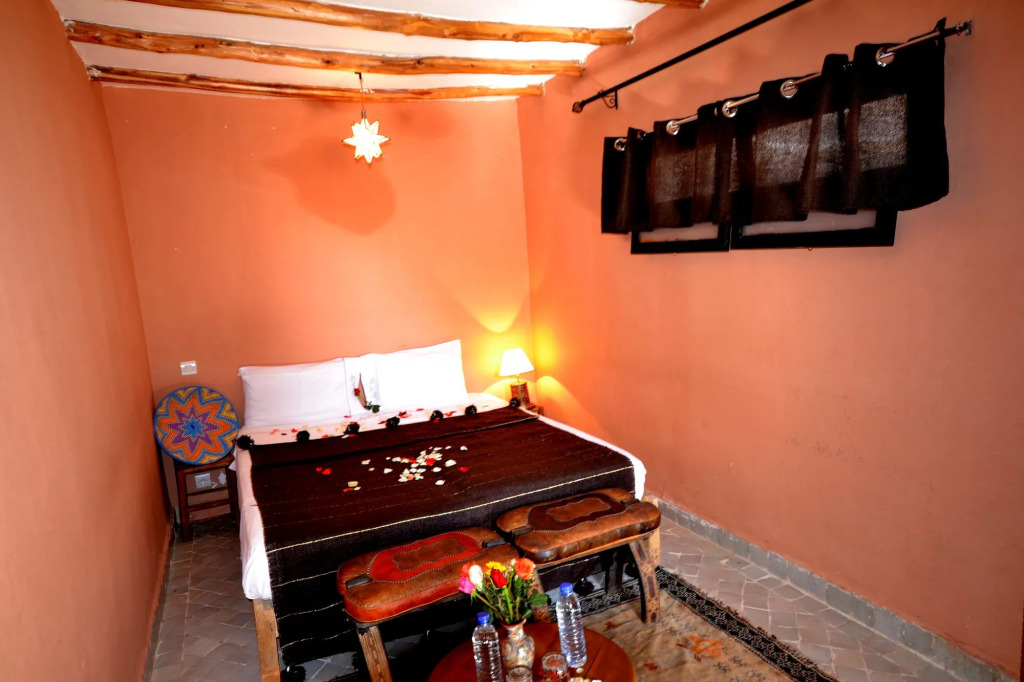 Riad white flowers