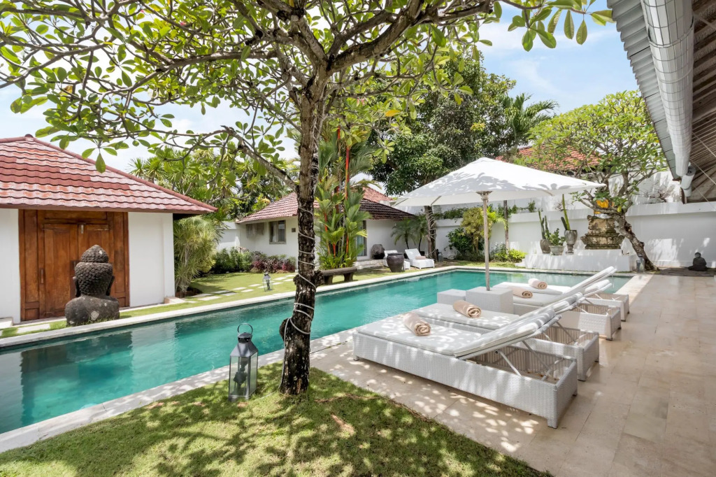 Villa Putih in Kuta with 4 bedrooms and 3 bathrooms