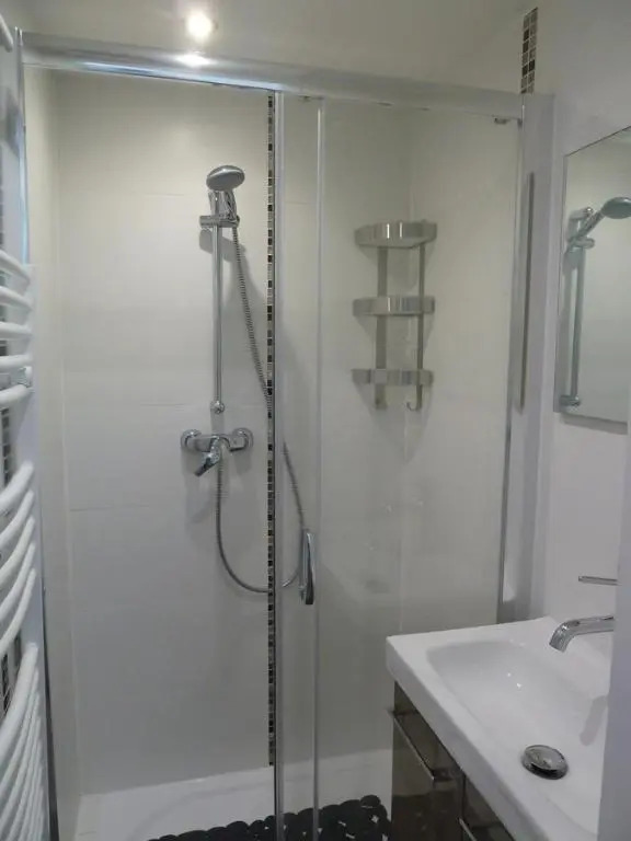 New 1 bedroom apt place Garibaldi