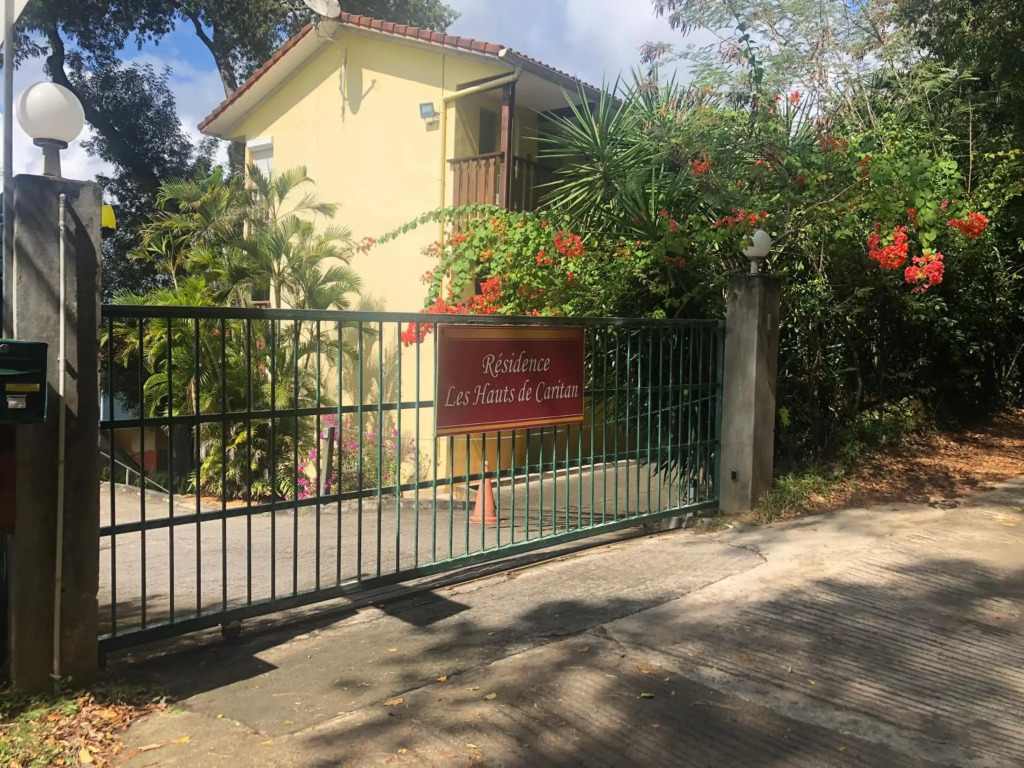 studio Sainte Anne 2mn a pieds de la plage ,possibilité location de voiture CV acceptés