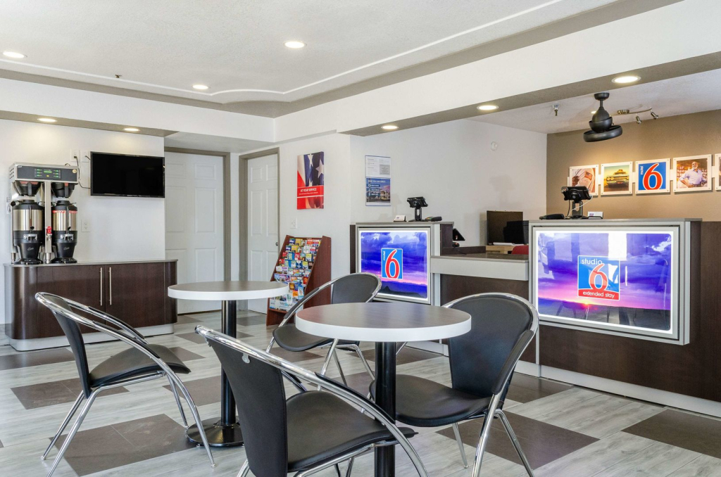 Motel 6-Fresno, CA - Yosemite Hwy