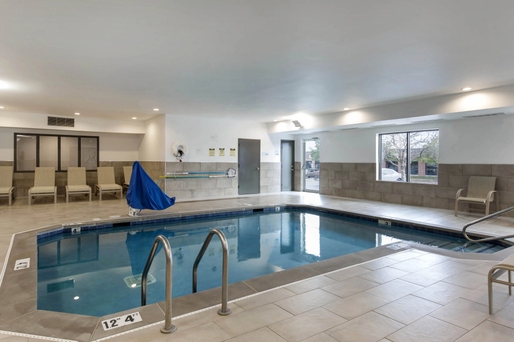 Holiday Inn Express & Suites Chicago West - St Charles by IHG