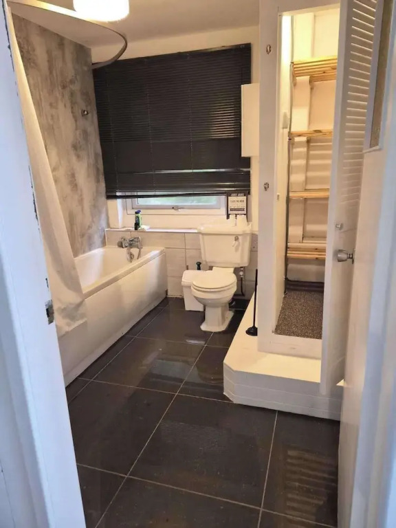 Bellhouse Hassendeanburn- Sleeps 10 hot tub