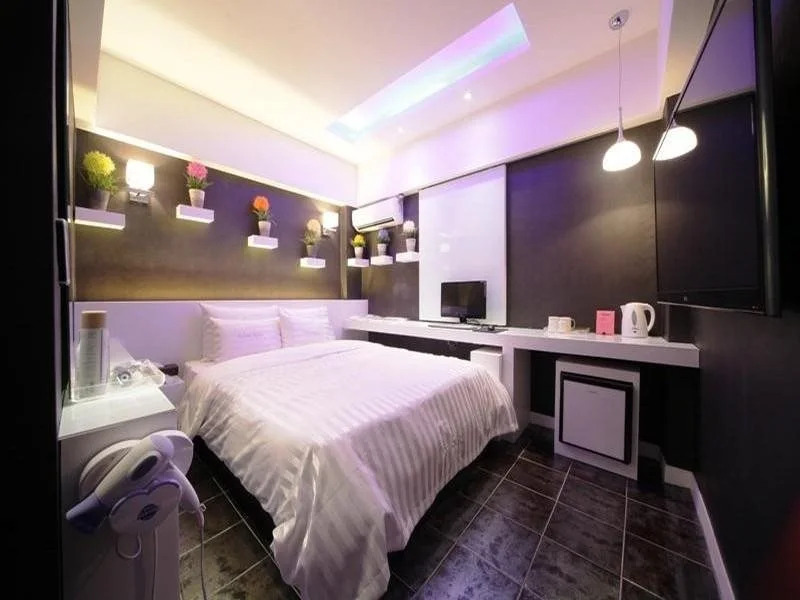 Candy Hotel