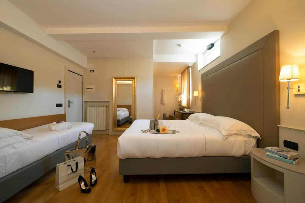 Отель Fenice Milano