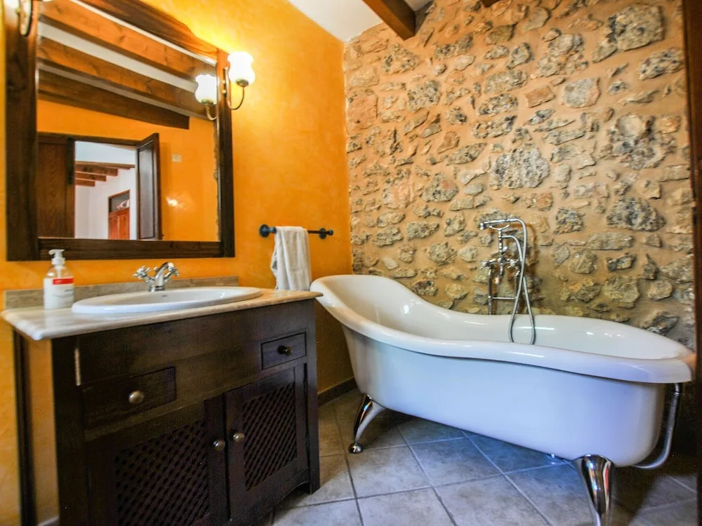 Cozy Cottage in Lloseta With Private Swimming Pool