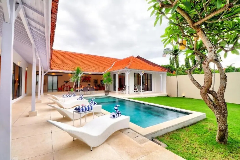 Specious 3Bedroom Rakuen Villa Canggu