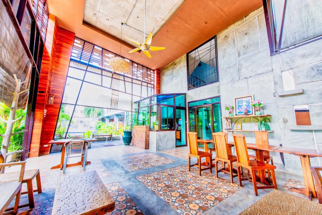 Tree Boutique Residence - Quiet Oasis - Stunning View, Pool & Gym