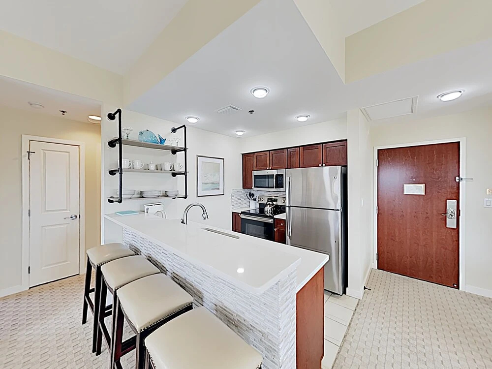 New Listing! Sunset At Luau W/ Pools & Spas 1 Bedroom Condo