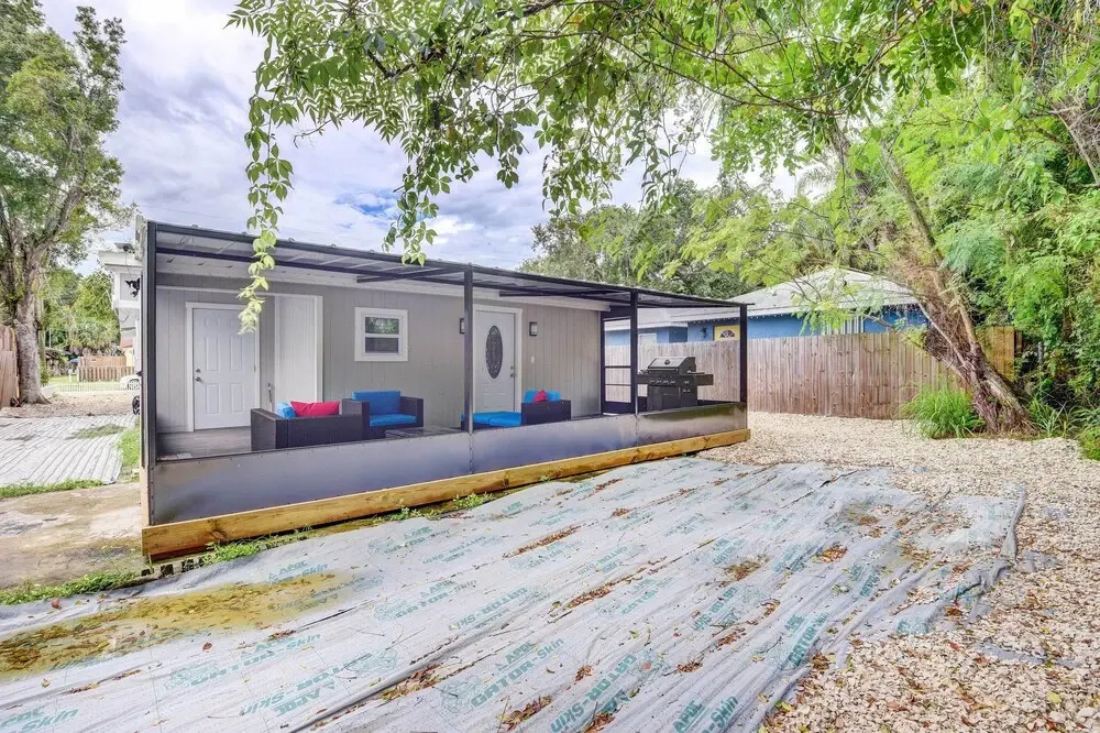 Sarasota Home w/ Screened Porch, Walk To Zoo!