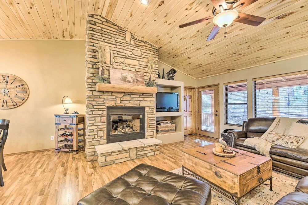 Peaceful Pines Cabin ~ 3 Mi to Fool Hollow Lake!