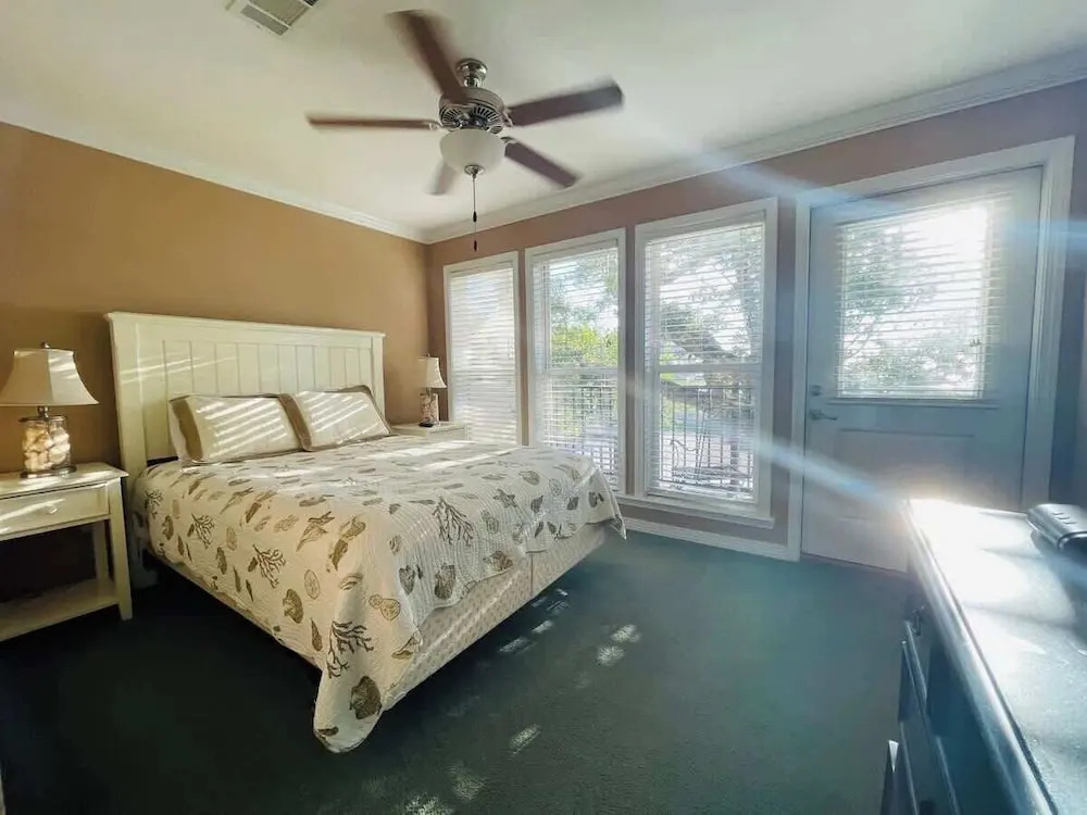 123 Beau Clair - Beachside Townhome With Balcony and Pool in Long Beach