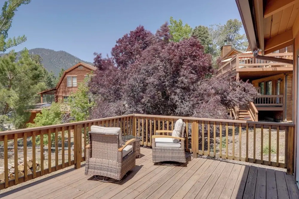 Mountain-view Haven w/ Deck in Pine Mountain Club