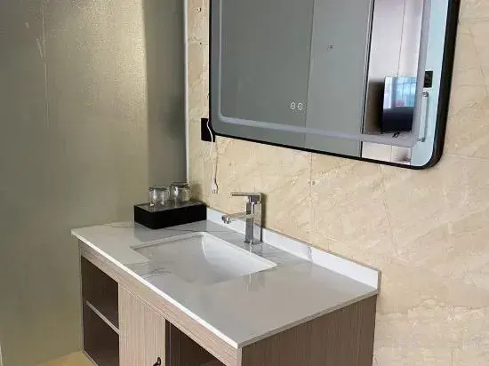 Shenghe Boutique Hotel (Zhengzhou High-speed Railway East Station Jicheng Metro Station)