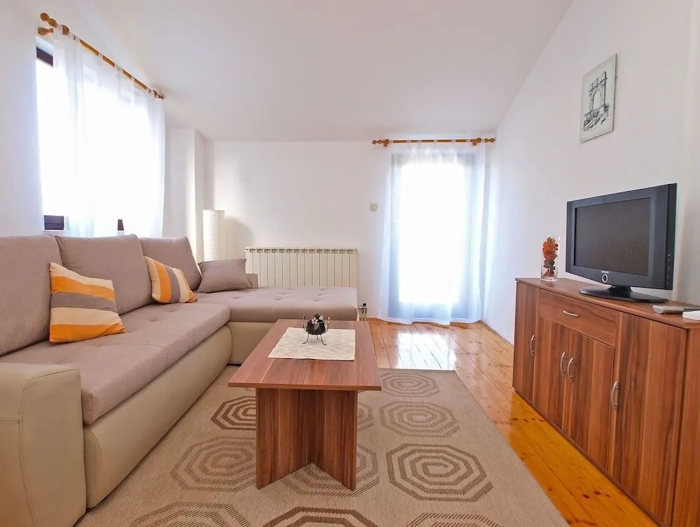 Apartment 589