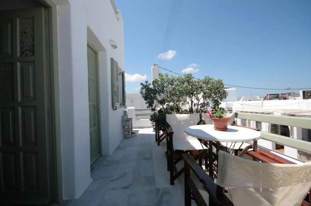 Hara Studios and Apartments