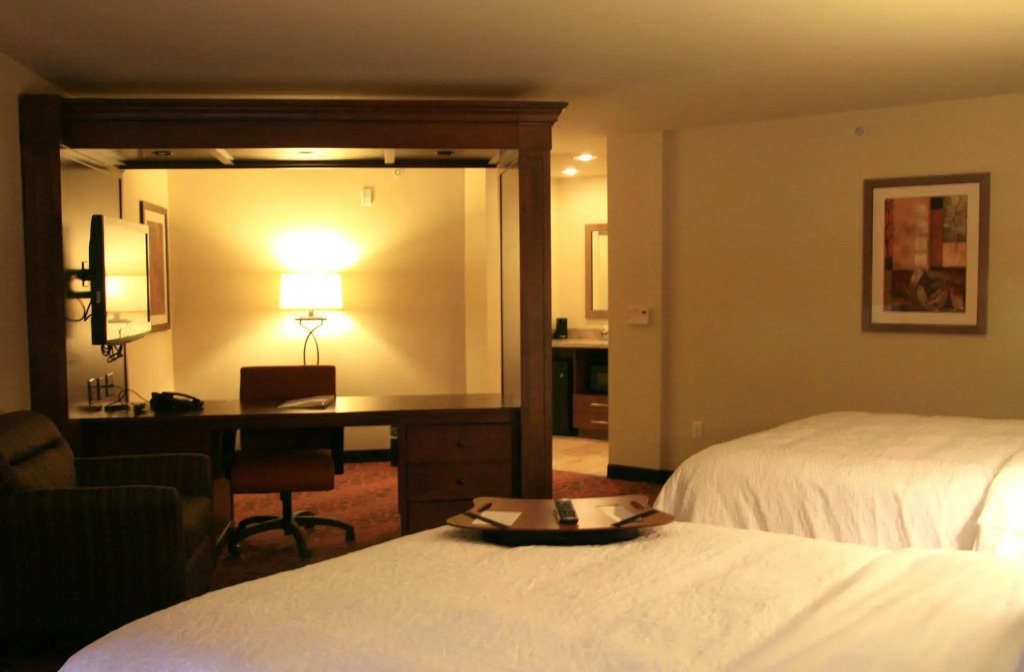 Hampton Inn and Suites Seattle - Airport / 28th Avenue