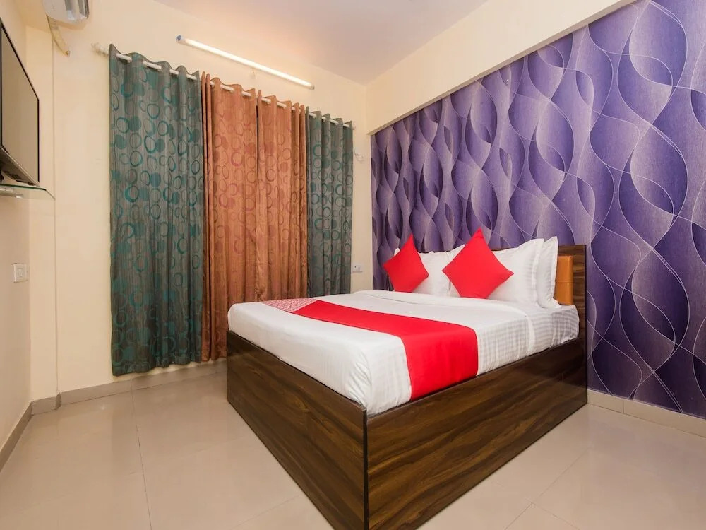 Oyo 16021 Airoli Apartments