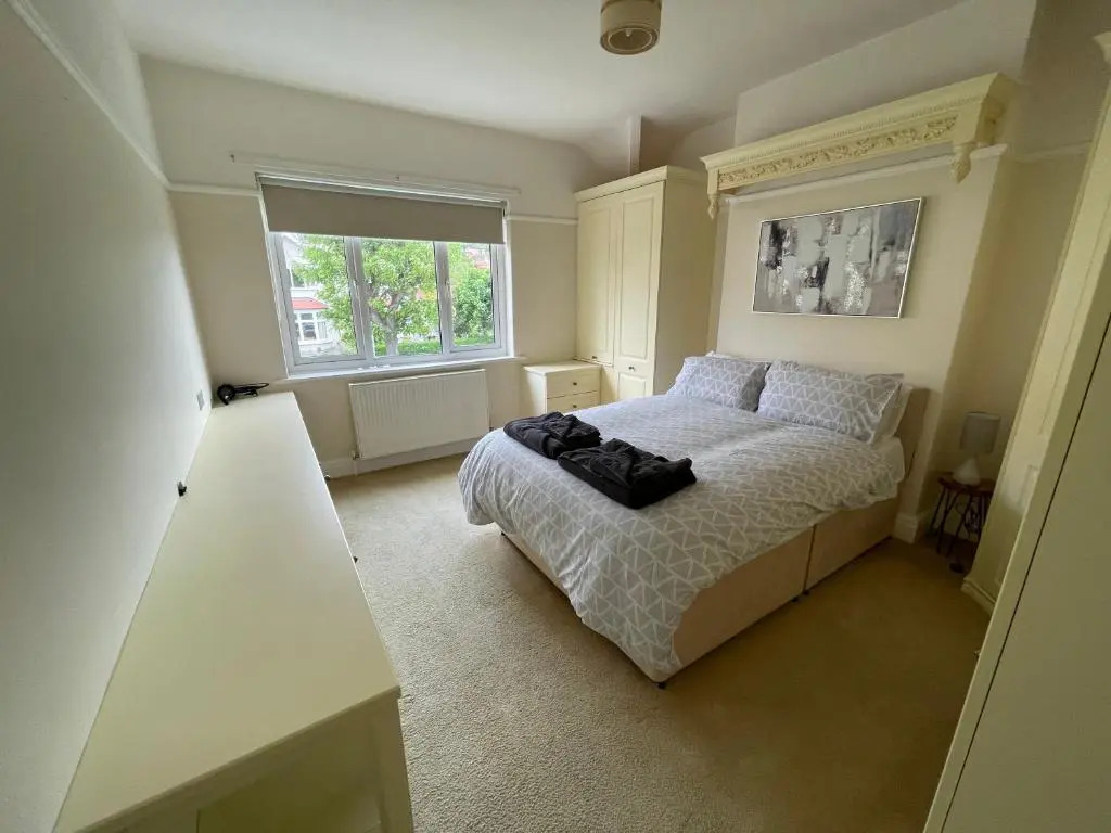 1st floor 2 bedroom apartment with park views and garden.