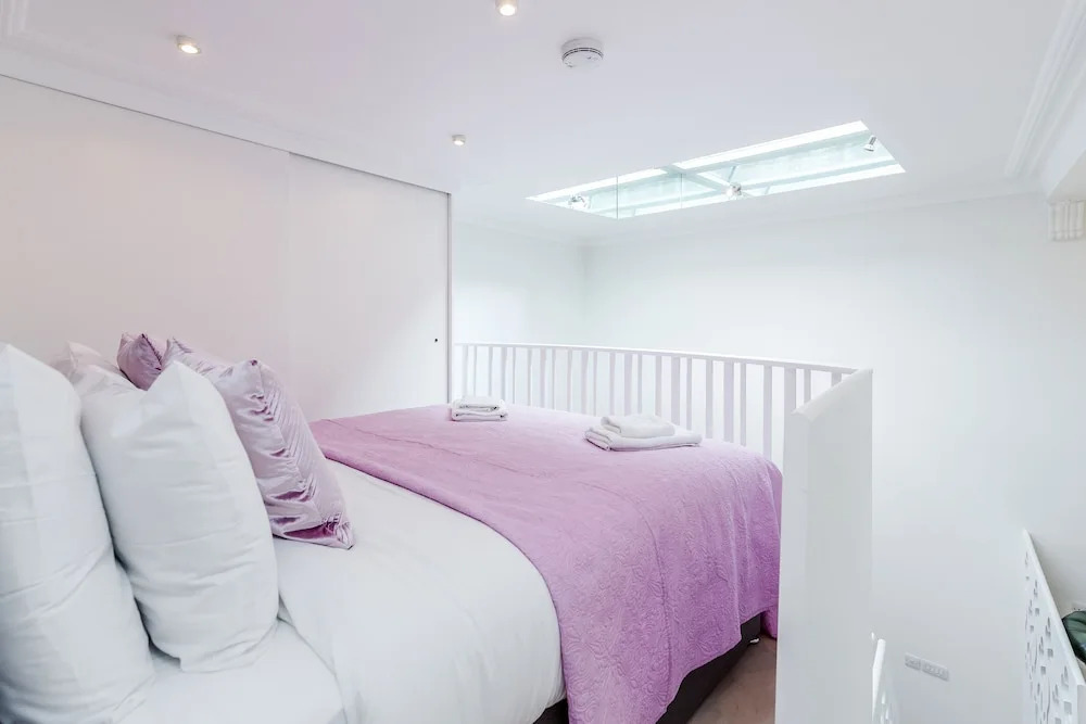 Distinctive apartment for 3 with mezz