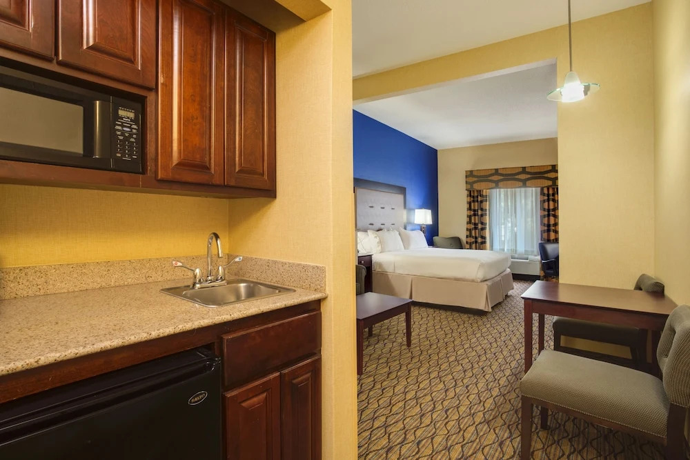 Holiday Inn Express Tower Center New Brunswick by IHG