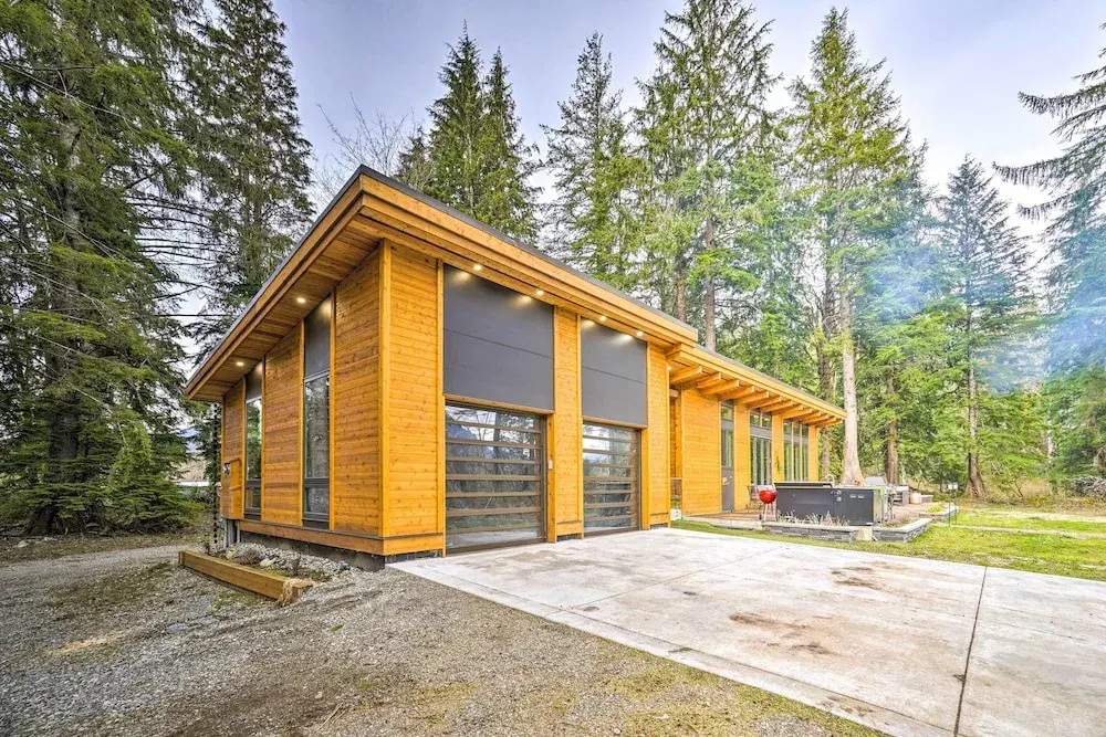 Heated Swim Spa! 15-Acre Cabin on Skykomish River