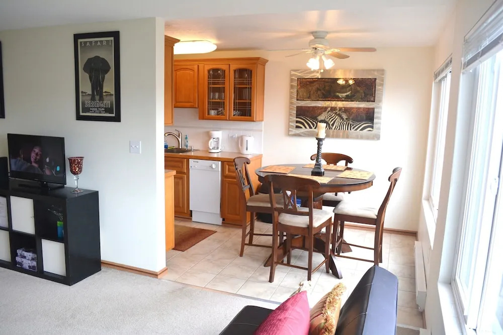Sunny Westlake Suites by Metro