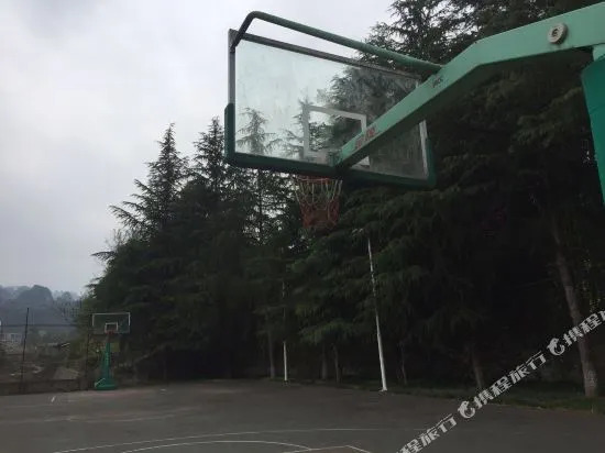 Zhangjiajie Baofengju Inn