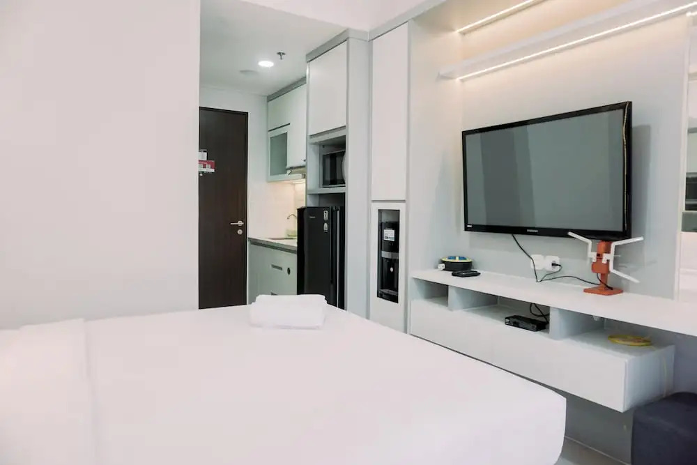 Restful And Well Furnished Studio Transpark Bintaro Apartment